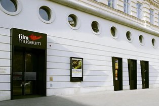 oesterreichisches-filmmuseum-foyer