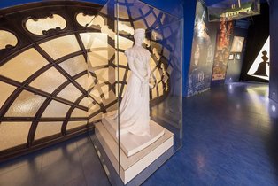 sisi-museum-statue
